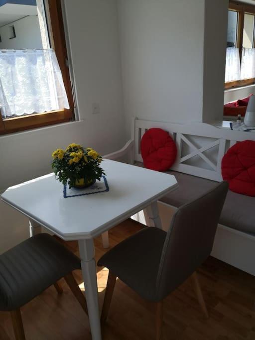 Garten-Wohnung Eschen Buitenkant foto